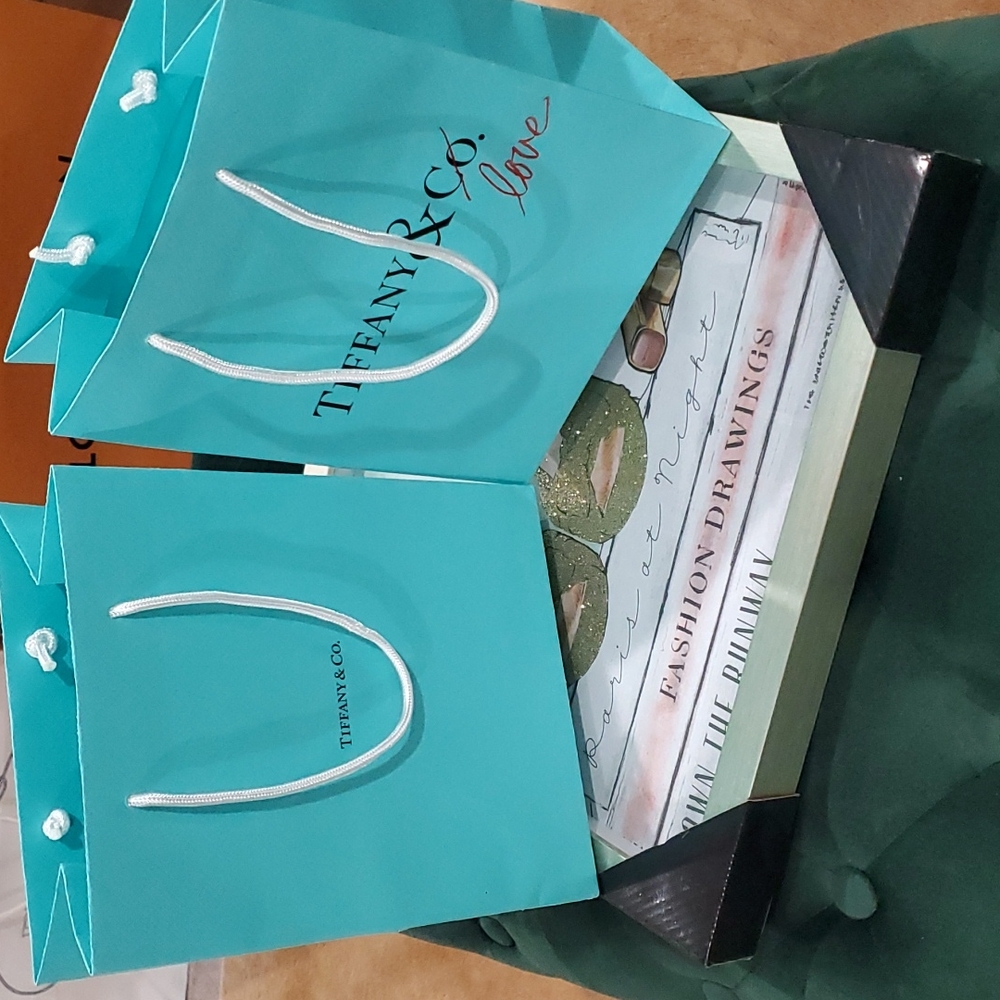 2 Tiffany & Co shopping bags 🛍